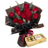 Bouquet especial de 12 rosas y chocolates Ferrero Rocher.